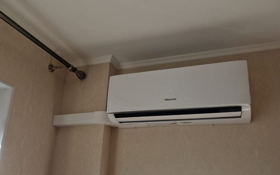 Монтаж настенного кондиционера Hisense в квартире в Санкт-Петербурге